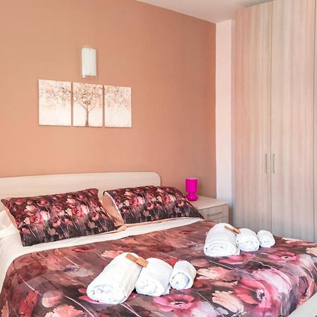 Апартаменти A 2 Passi Da Alba With 6 Beds Rodello Екстер'єр фото