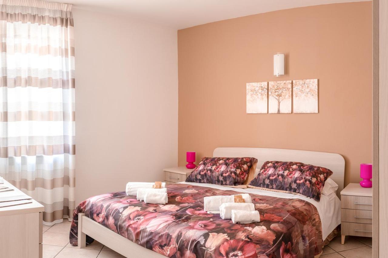 Апартаменти A 2 Passi Da Alba With 6 Beds Rodello Екстер'єр фото